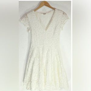Storee lace overlay mini dress in pretty cream white mini dress size medium